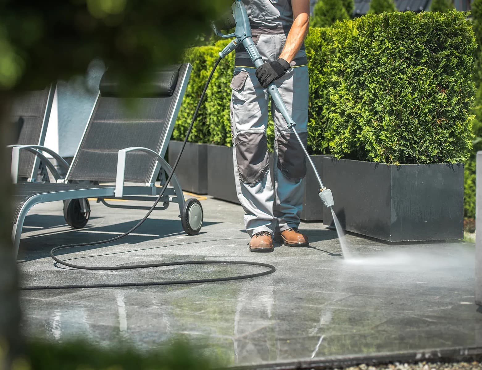 Fliserens af terrasse og indkørsel
